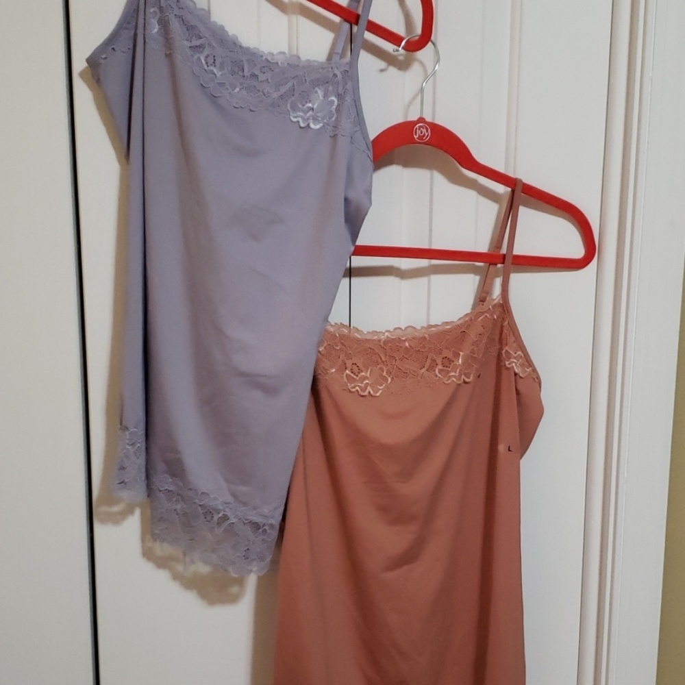 2 maurices lace trimmed camisoles